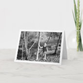 Kind staat in het bos kaart (Voorkant)