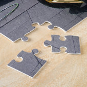 Kind stijgt op joodpuzzel op speelplaats legpuzzel (Zijkant)