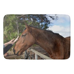 Kind Touch: Verbinding met een zacht bruin paard Badmat