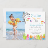 Kind verjaardagsfeestuitnodiging voor haaienthema kaart (Voorkant)