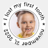 Kind Verloren Eerste Tand Gefeliciteerd Mijlpaal Ronde Sticker (Voorkant)