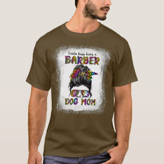 Kinda Busy is een Barber en een hond moeder D T-shirt