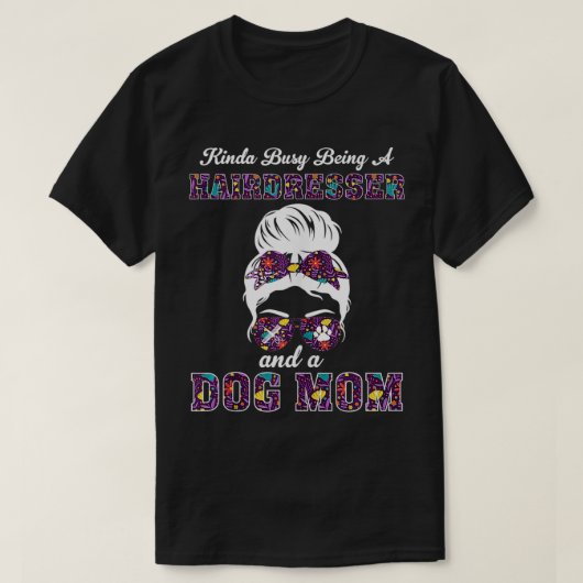 Kinda Busy is een hairdresser en een hond moeder T-shirt (Design voorkant)