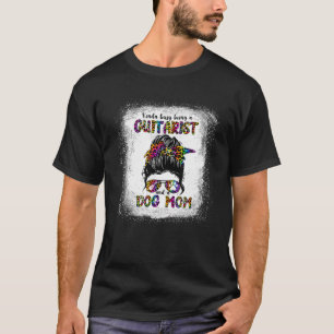 Kinda Busy is gitarist en moeder van een hond. T-shirt