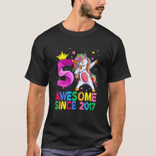 Kinder 5 jaar oud Geweldige sinds 2017 Dabbing Uni T-shirt (Voorkant)