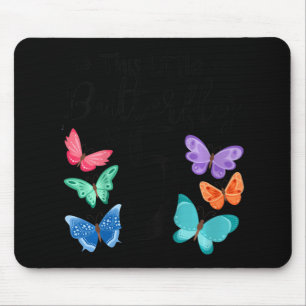 Kinder 5-jarig meisje met vijf jaar oude vlinder muismat