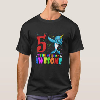 Kinder 5e verjaardag van de Dabbing Narwhal - 5 ja T-shirt