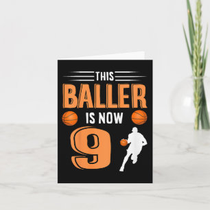 Kinder 9e verjaardag basketbal outfit deze baller kaart