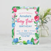 Kinder Berry First Birthday Uitnodiging aardbei (Staand voorkant)