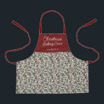 Kinder bloemmotief kerstbakbemanning | Naam Schort<br><div class="desc">Dit prachtige kerstpatroon heeft een handgetekend bloemmotief en groen schort in klassieke, traditionele kerstkleuren van diepgroen, bordeaux rood en ivoor op een zandbeige achtergrond. Eenvoudig, script typografie leest, "Christmas Baking Crew, " en een tekst sjabloon is opgenomen voor personalisatie! Volwassen maten (apart product) zijn ook beschikbaar voor bijpassend plezier! Stijlvol...</div>