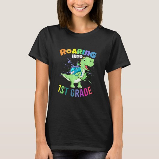Kinder brullen in eerste klas jongen dinosaurus ee t-shirt (Voorkant)
