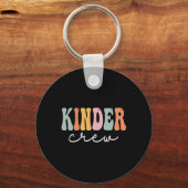 Kinder Crew Retro Groovy  Happy First Day O Sleutelhanger (Voorkant)