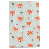 Kinder Cute Cartoon Fox ziet paddenstoelen Medium Cadeauzakje (Voorkant)