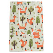 Kinder Cute Happy Foxes die in het bos lopen Medium Cadeauzakje (Achterkant)