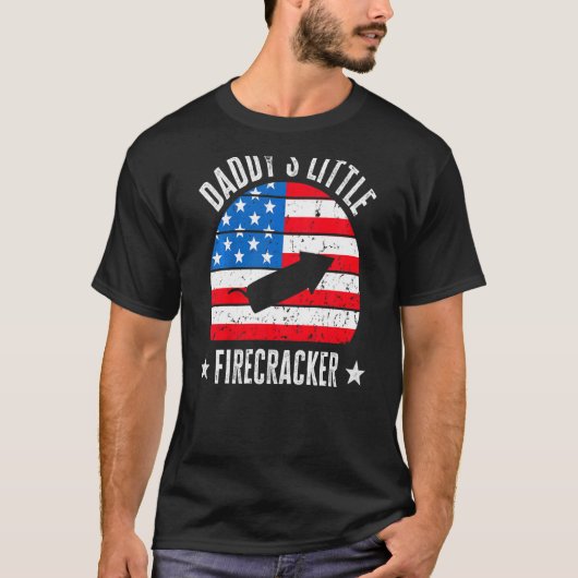 Kinder daddys de kleine firecracker op 4 juli t-shirt (Voorkant)