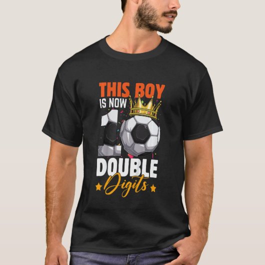 Kinder deze jongen nu 10 dubbel-cijferige Voetbal  T-shirt (Voorkant)