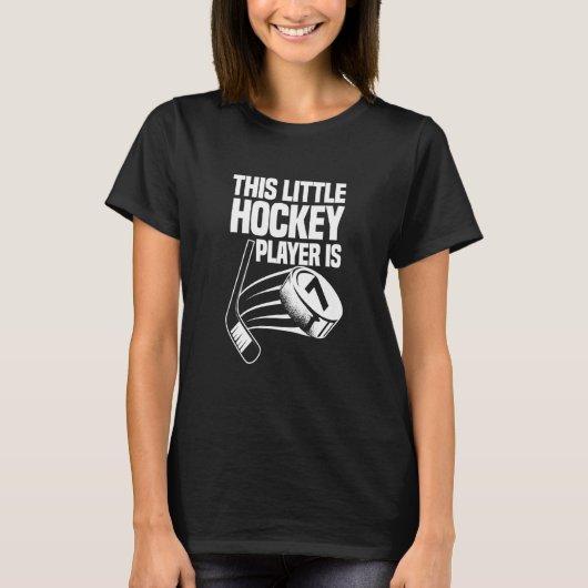 Kinder Deze kleine hockeyspeler is 7e verjaardag T-shirt (Voorkant)