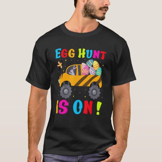 Kinder eiershunt is op paaskooien van trekkers t-shirt (Voorkant)