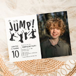 Kinder foto trampoline verjaardagsfeestje kaart<br><div class="desc">Spring in de pret met ons! Vier de speciale dag van uw kind met onze stijlvolle trampoline verjaardagsfeestuitnodiging. Ons eenvoudige zwart-wit ontwerp,  met een foto en silhouetten van kinderen met een ontploffing,  zal hun grote dag een te onthouden maken! Uitnodiging sjabloon inbegrepen.</div>
