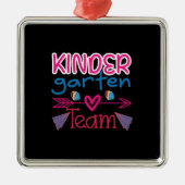 Kinder Garten Team Metalen Ornament (Voorkant)