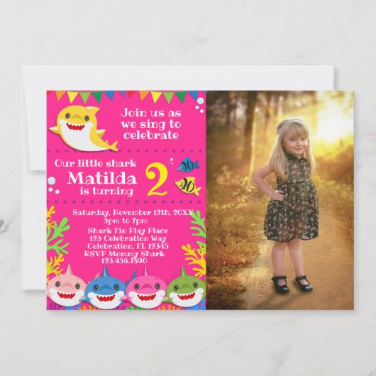 Kinder gele regenbooghaai Birthday Foto Invitatie Kaart (Voorkant)