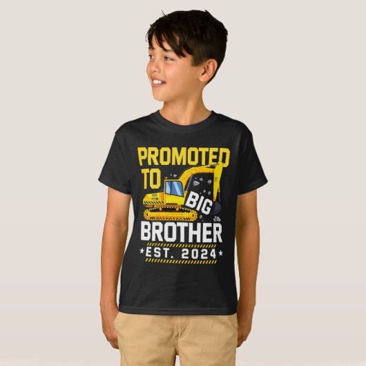 Kinder Gepromoveerd naar Big Bro 2024 Geniveaus na T-shirt (Voorkant volledig)