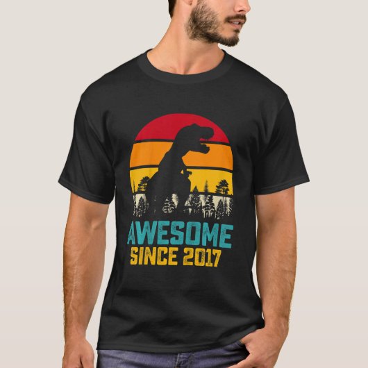 Kinder Geweldige sinds 2017 Dinosaur 5 jaar oud Ki T-shirt (Voorkant)