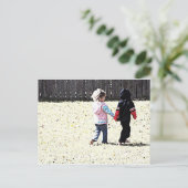 kinder hand in hand lopen briefkaart (Staand voorkant)