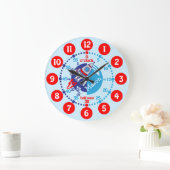 Kinder jongens leren tijd blauwe rode klok te vert (Huis)