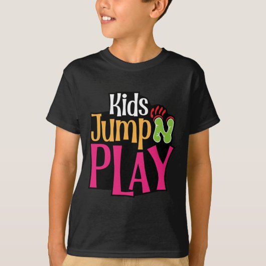 Kinder Jump N Play aangepaste typografie t shirt o (Voorkant)