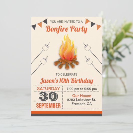 Kinder kamp uit Bonfire Birthday Party nodigt uit Kaart (Staand voorkant)