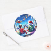 Kinder Kerstman kijken op kerstavond Ronde Sticker (Envelop)