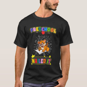 Kinder kleuterschool genageld het kleuterschool Pr T-shirt