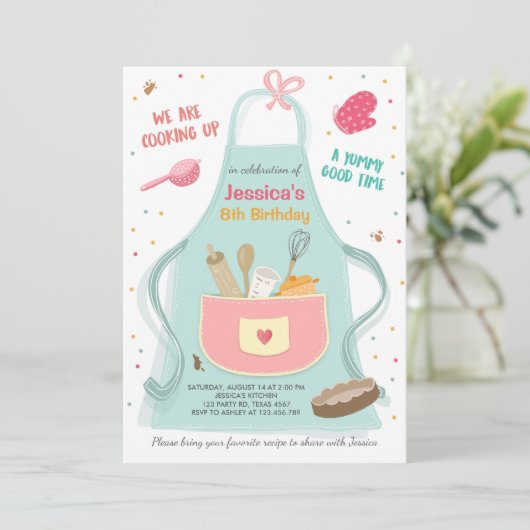 Kinder koken op de dag van de uitnodiging voor keu (Staand voorkant)