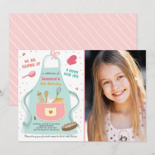 Kinder koken op de dag van de uitnodiging voor keu