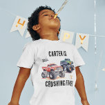 Kinder Monster Trucks Verjaardag T-shirt<br><div class="desc">Verras het plezier met onze Kinder Monster Car Trucks gepersonaliseerde verjaardags-t-shirt! De naam en leeftijd van uw kind worden met trots weergegeven naast schattige en levendige monsterautotrucks, vlaggen en gouden bekers. Dit is het ultieme verjaardagsfeestje voor elke jonge autoliefhebber. Dit is het ultieme shirt voor elke jonge autoliefhebber. Dus maak...</div>