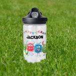 Kinder monsters foto waterfles<br><div class="desc">Dit monster thema waterfles is perfect voor kinderen op school of onderweg. De fles bevat 4 monsters in de tinten groen, blauw en rood, bunting en hun naam. De lettertypestijlen, -groottes en -kleuren kunnen na personalisatie worden gewijzigd door op de link verder aanpassen te klikken.</div>