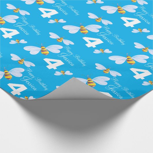 Kinder naam Whimsical Bee 4th Birthday Wrap Cadeaupapier (Hoek)