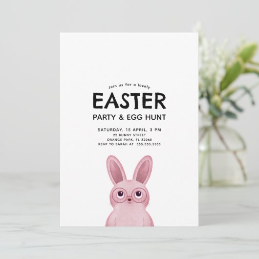 Kinder paasfeest met roze konijntje met een bril kaart (Staand voorkant)