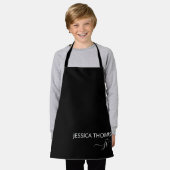 Kinder persoonlijk zwart monogram naam geluid  schort (Gedragen)