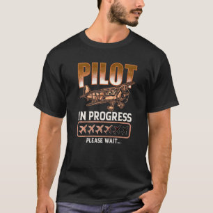 Kinder piloot in uitvoering Toekomstig Speelgoed-v T-shirt