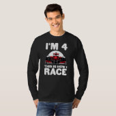 Kinder raceauto 4e Verjaardag 4 Vier Peuter Formul T-shirt (Voorkant volledig)