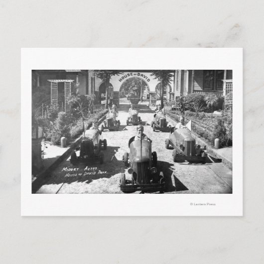 Kinder racing in miniatuurauto's briefkaart (Voorkant)