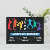 Kinder regenboog sprong trampoline verjaardagsfees kaart (Staand voorkant)