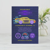 Kinder rijden op uitnodiging van de Birthday Party (Staand voorkant)