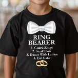 Kinder Ring Bearer Guard Rings Cute Boys Weddensch T-shirt<br><div class="desc">Schattige ringsringen, stelen show, dansen met dames, eten shirt voor jongens. De perfecte manier om ze te doen voelen opgenomen bij de huwelijksreceptie en de huwelijksfeesten. Ring Bearer Ring Security-t-shirt met schattig stropdas en gouden ringen. Je ringdrager zal van dit t-shirt houden, en het zijn perfecte pre-trouwdiners, voor repetities, trouwrecepties...</div>