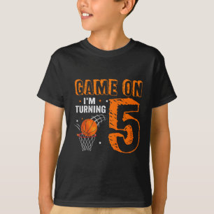 Kinder Spel Op Ik Draai 5 Basketbal 5e Verjaardag T-shirt