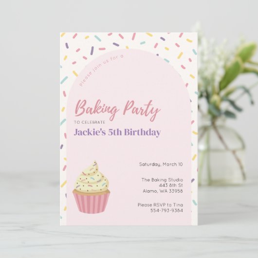 Kinder Sprinkles Bakken Verjaardagsfeestuitnodigin Kaart (Staand voorkant)