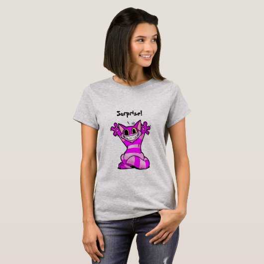 Kinder Surprise? Funny cartoon cat, cheshuurkat T-shirt (Voorkant volledig)