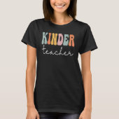 Kinder Teacher Retro Groovy Women Happy First Day T-shirt (Voorkant)
